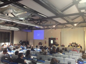 Eventi AIESiL conferenza - persone che parlano