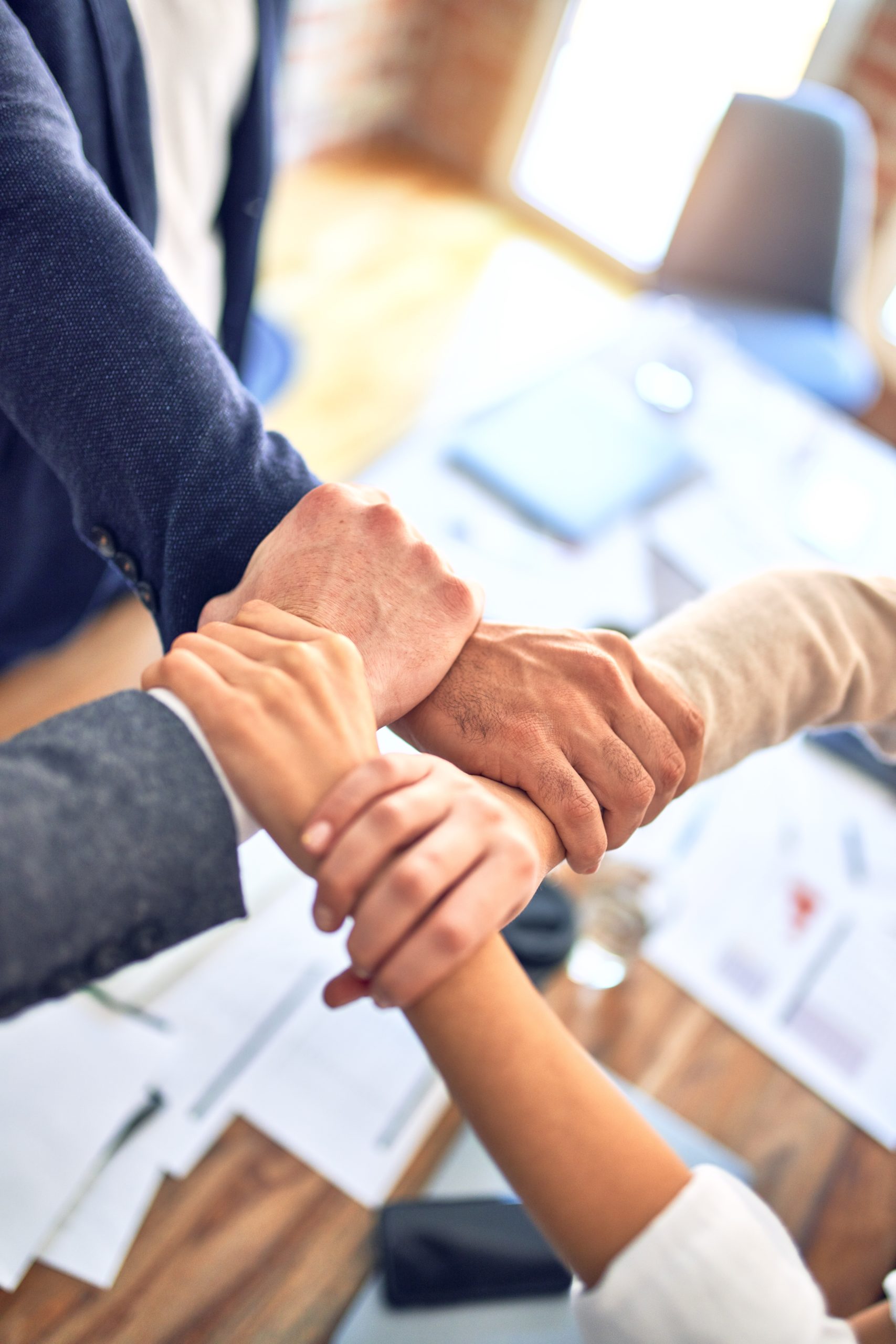krakenimages-Y5bvRlcCx8k-unsplash soci che si stringono la mano certificazioni fac